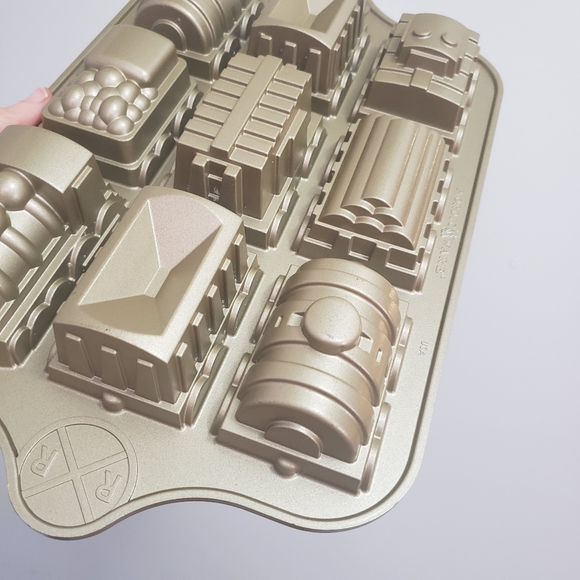 Nordic Ware Train Cake Pan 5 Cups - Picture 3 of 12